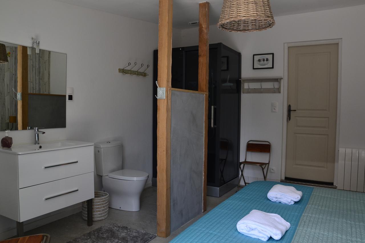 La Bouchere 33 Meuzac Room photo